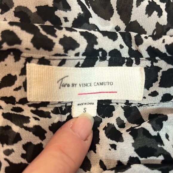 NWOT Two by Vince Camuto Sheer Animal Print Top - Picture 8 of 10
